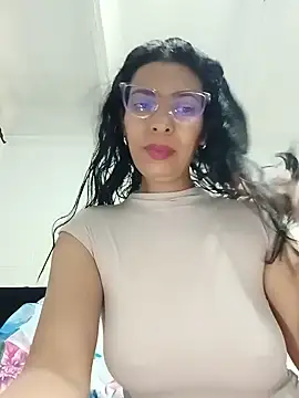 Snapshot of DaphneRosses chatting on 18, 6, 2026 DaphneRosses online show from 18, 6, 2026