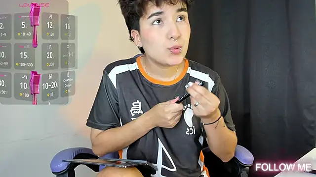 Snapshot of emma_cute7 chatting on 3, 10, 2025 emma cute7 online show from 3, 10, 2025