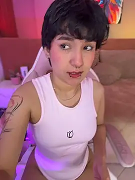 Snapshot of emma_cute7 chatting on 7, 8, 2026 emma cute7 online show from 7, 8, 2026