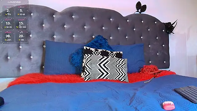 Lia Valmont online show from 4, 12, 2025