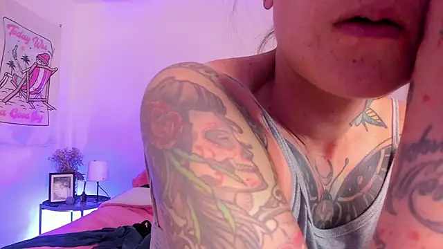 Alessamoth online show from 15, 9, 2025