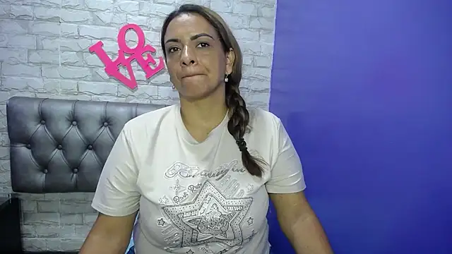 Milf-Prettyboobs online show from 9, 5, 2026