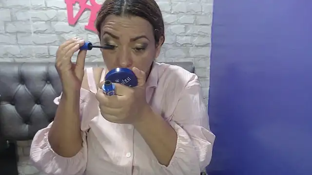Milf-Prettyboobs online show from 8, 8, 2026