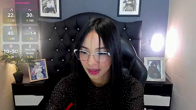 Lissandra 18 online show from 4, 11, 2025