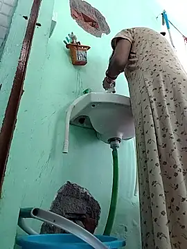 Hotty-Nidhi online show from 2, 3, 2026