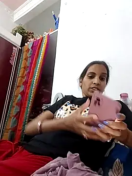 Snapshot of Hotty-Nidhi chatting on 5, 4, 2026 Hotty-Nidhi online show from 5, 4, 2026