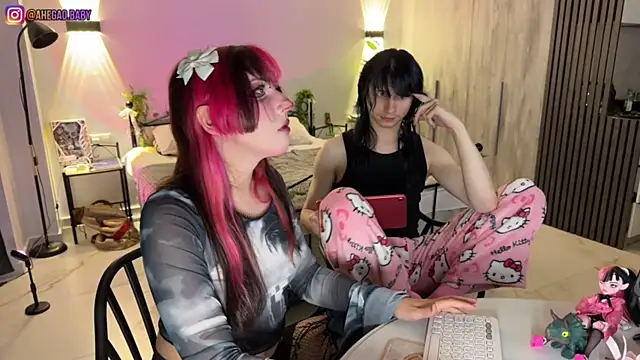 Snapshot of h3ntai_baby chatting on 15, 7, 2026 h3ntai baby online show from 15, 7, 2026