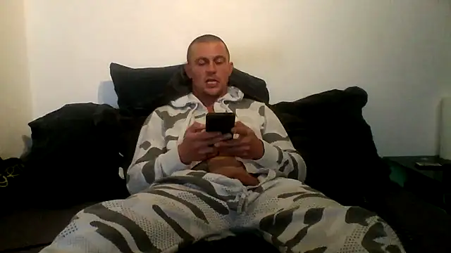 Snapshot of GermanAnonym@xh chatting on 8, 11, 2025 GermanAnonymxh online show from 8, 11, 2025