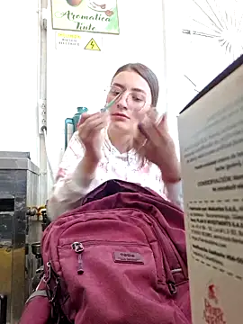 Snapshot of HOLY_DOLL chatting on 13, 9, 2025 HOLY DOLL online show from 13, 9, 2025