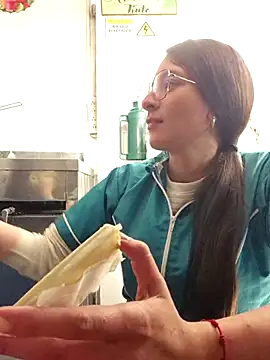 Snapshot of HOLY_DOLL chatting on 29, 10, 2025 HOLY DOLL online show from 29, 10, 2025