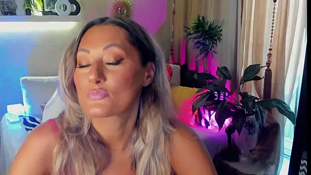 SarahAlluring online show from 11, 7, 2026