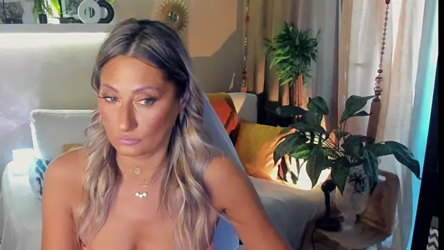 SarahAlluring online show from 14, 7, 2026