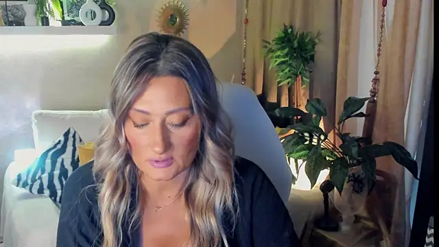 SarahAlluring online show from 17, 7, 2026