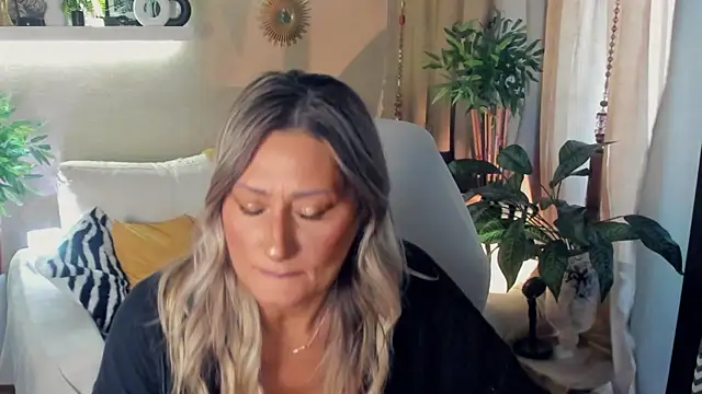 SarahAlluring online show from 20, 7, 2026