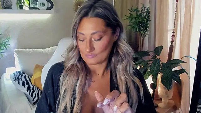 SarahAlluring online show from 31, 7, 2026