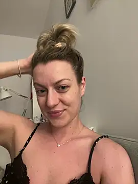 AnnastasiaMills online show from 27, 4, 2026