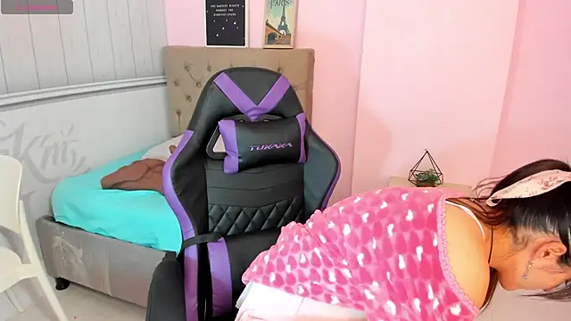 Tania Duque online show from 2, 10, 2025