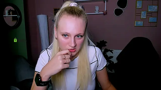 Snapshot of madam_uliis chatting on 27, 11, 2025 madam uliis online show from 27, 11, 2025