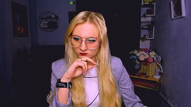 Snapshot of madam_uliis chatting on 22, 12, 2025 madam uliis online show from 22, 12, 2025
