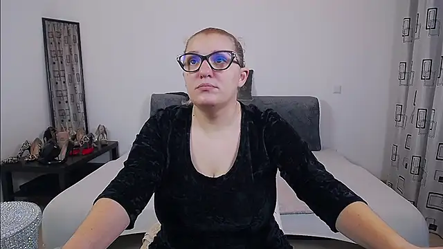 Snapshot of SharronAlexa chatting on 14, 11, 2025 SharronAlexa online show from 14, 11, 2025