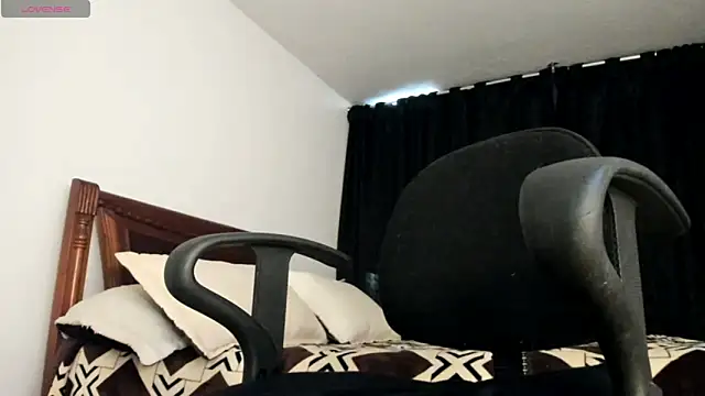 Hat girl online show from 12, 5, 2026