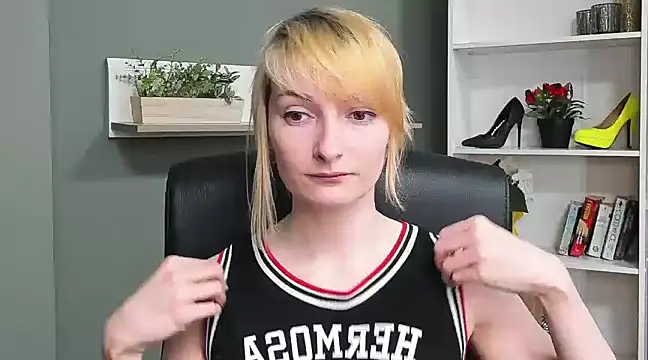 hottieBlair online show from 17, 3, 2025