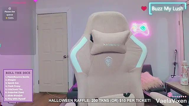 Snapshot of VaelaVixen chatting on 24, 10, 2025 VaelaVixen online show from 24, 10, 2025