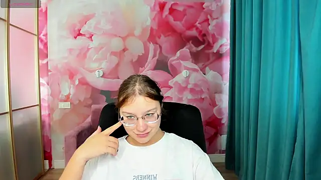 AngelinaLow online show from 29, 9, 2025