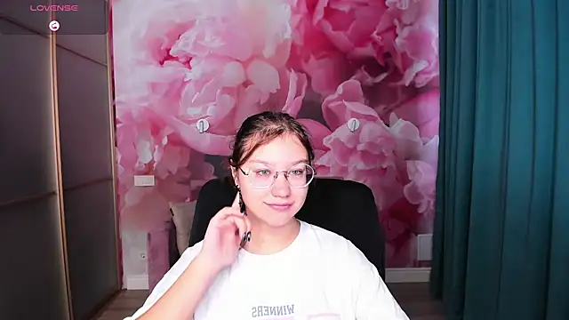 AngelinaLow online show from 19, 10, 2025