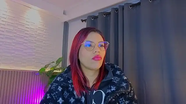 Snapshot of TiffanyWalk chatting on 9, 10, 2025 TiffanyWalk online show from 9, 10, 2025