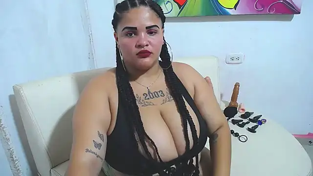 latina bigboos25 online show from 5, 10, 2025