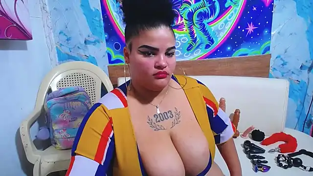 latina bigboos25 online show from 16, 11, 2025
