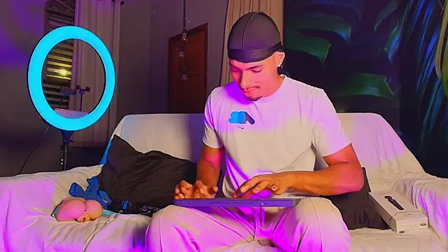 Snapshot of LiamByrne chatting on 18, 12, 2025 LiamByrne online show from 18, 12, 2025