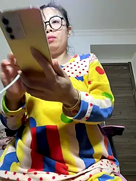 Snapshot of aa520uv chatting on 18, 11, 2025 aa520uv online show from 18, 11, 2025