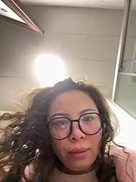 Snapshot of aa520uv chatting on 5, 3, 2026 aa520uv online show from 5, 3, 2026