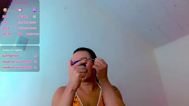 Dayana Dias online show from 7, 6, 2026