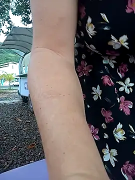 emiliemilf online show from 6, 3, 2026