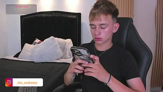 Snapshot of LiamWildx20 chatting on 12, 7, 2026 LiamWildx20 online show from 12, 7, 2026