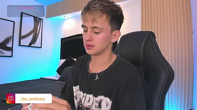 Snapshot of LiamWildx20 chatting on 23, 7, 2026 LiamWildx20 online show from 23, 7, 2026