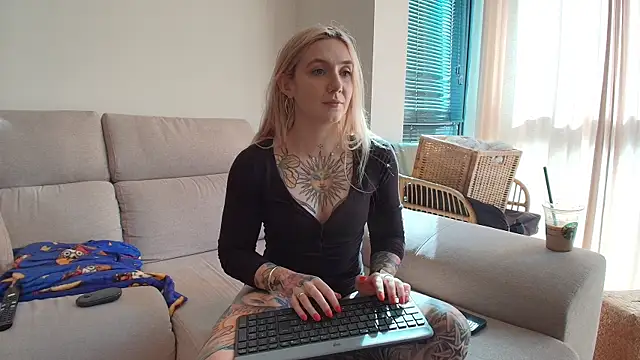 tattoobbgirl online show from 1, 5, 2026