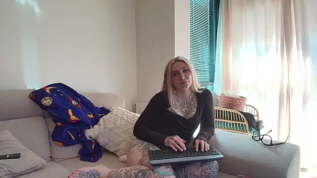 Snapshot of tattoobbgirl chatting on 6, 6, 2026 tattoobbgirl online show from 6, 6, 2026