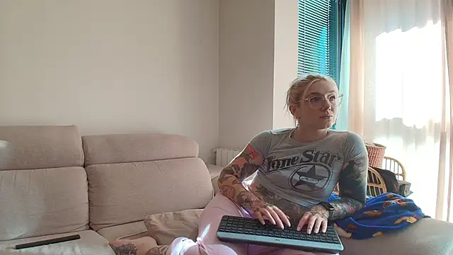 Snapshot of tattoobbgirl chatting on 12, 6, 2026 tattoobbgirl online show from 12, 6, 2026
