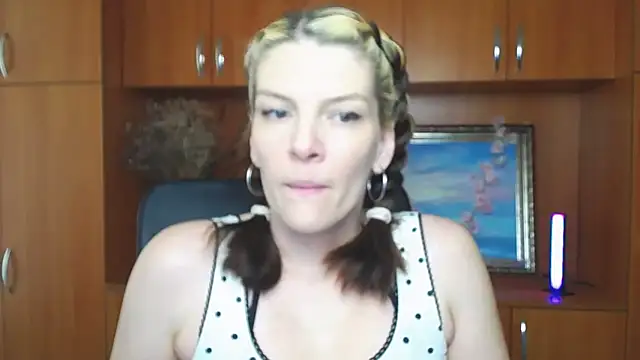 VanessaRey  online show from 2, 5, 2026