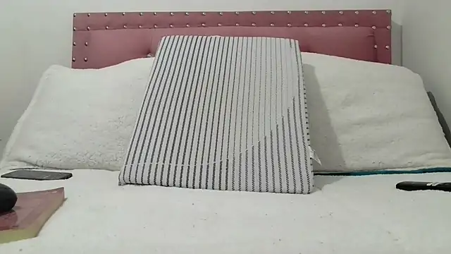 Valeriana00 online show from 4, 10, 2025