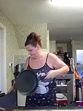 MissQueenBeex online show from 14, 12, 2025