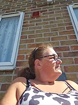 Snapshot of MissQueenBeex chatting on 8, 8, 2026 MissQueenBeex online show from 8, 8, 2026