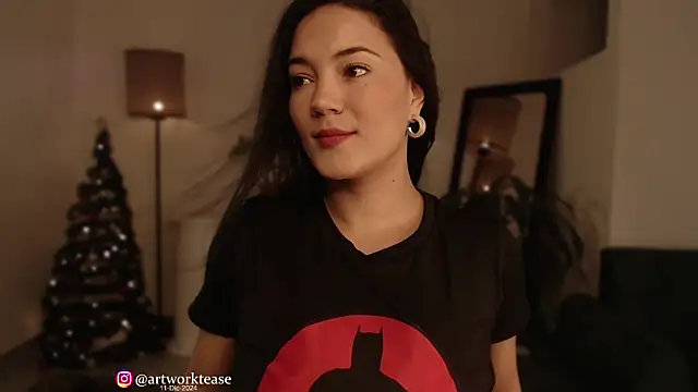 Snapshot of Artworktease chatting on 11, 12, 2024 Artworktease online show from 11, 12, 2024