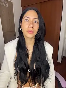 ArianaReynoldss online show from 6, 3, 2026