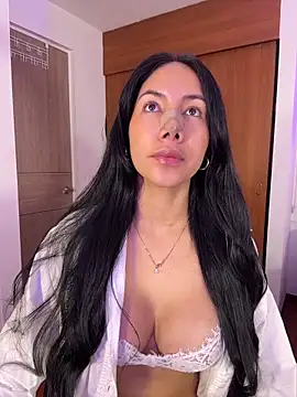ArianaReynoldss online show from 10, 5, 2026