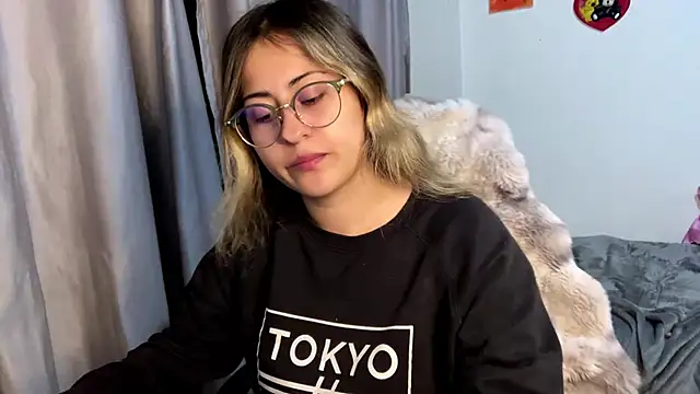 emma  bell  online show from 13, 11, 2025